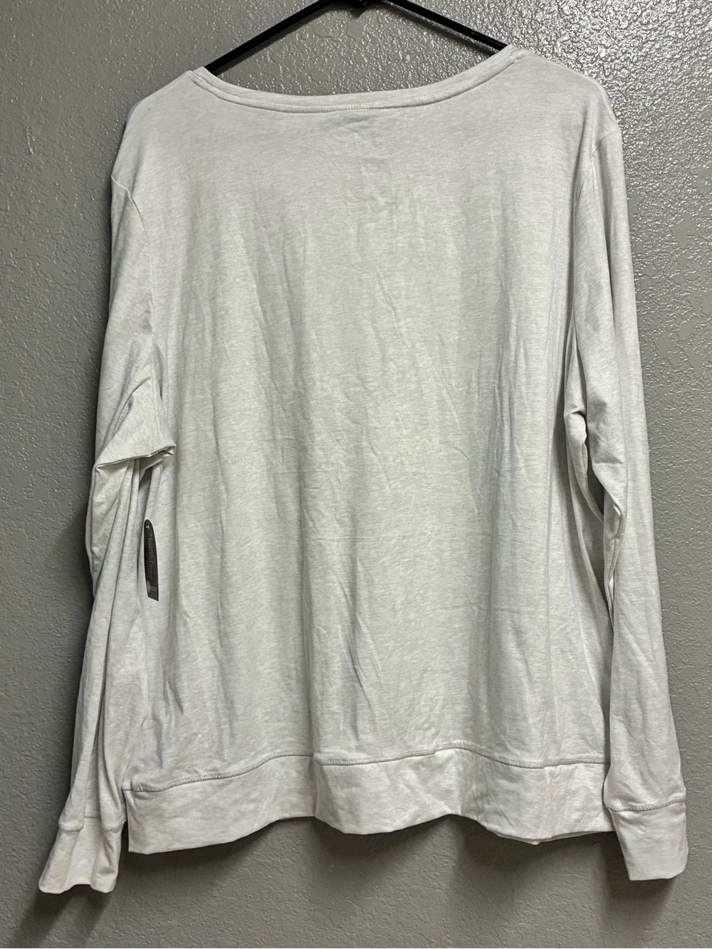 Secret Treasures White Long Sleeve Tee with Maroon Graphic - Picture 8 of 10